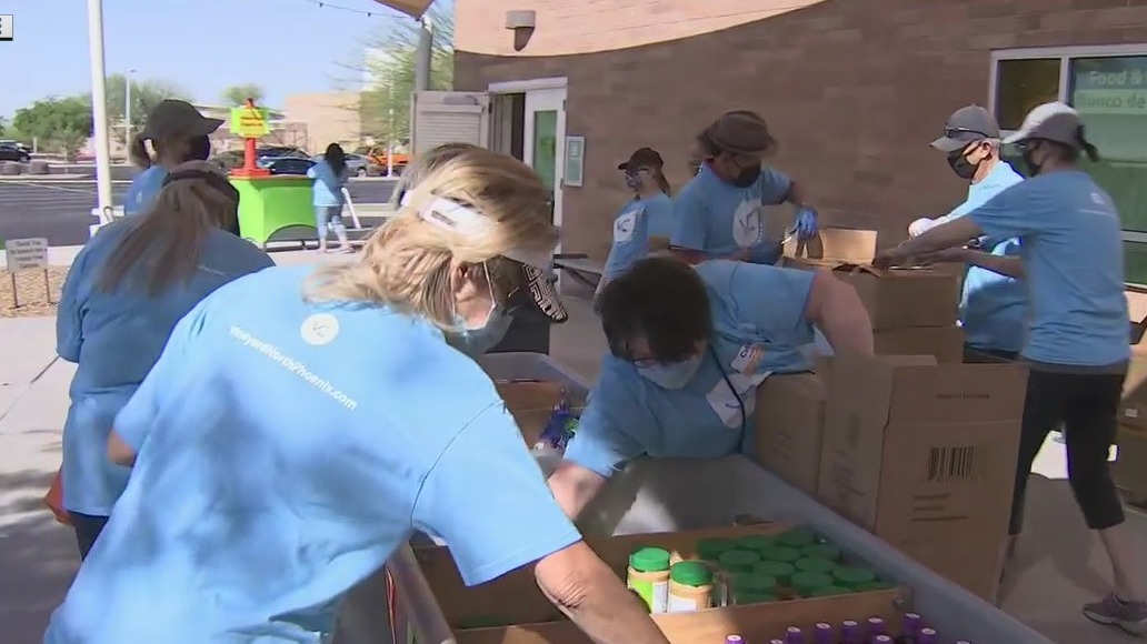 Peoria church gives away food boxes for Easter