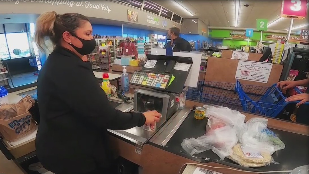 Phoenix grocery chain Bashas looking for lots of workers