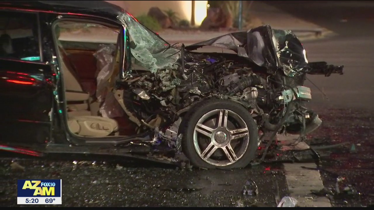 Police investigate crash at 44th St. and Greenway