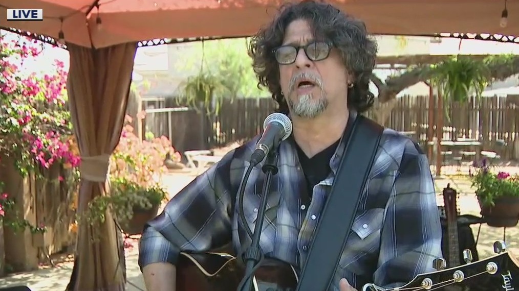 Singer Dan Navarro begins tour in Phoenix