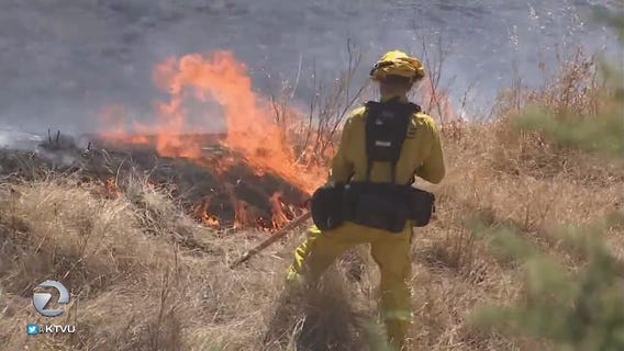 San Jose firefighters battle brush fire in 99 degree temperatures