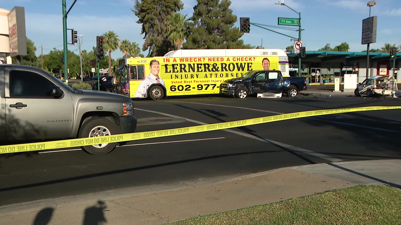 3 people dead following 5-vehicle crash involving Valley Metro bus ...