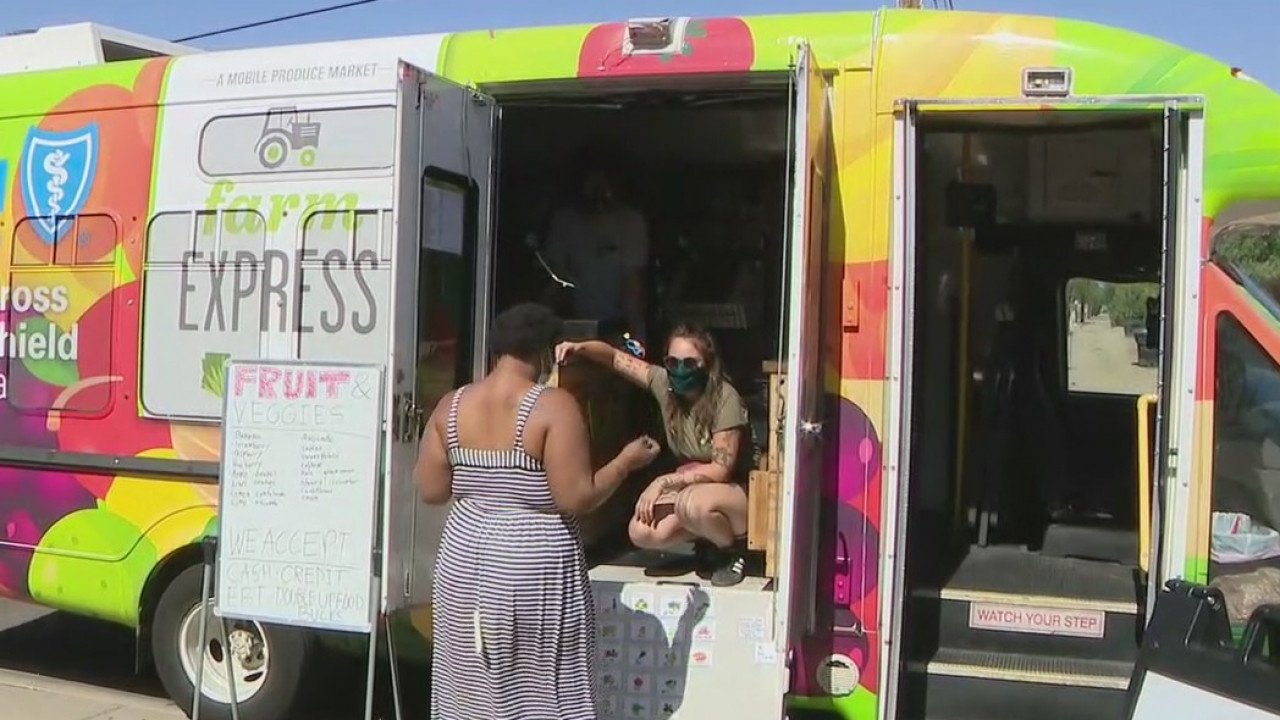 Farm Express Mobile Market brings fresh produce to Valley residents