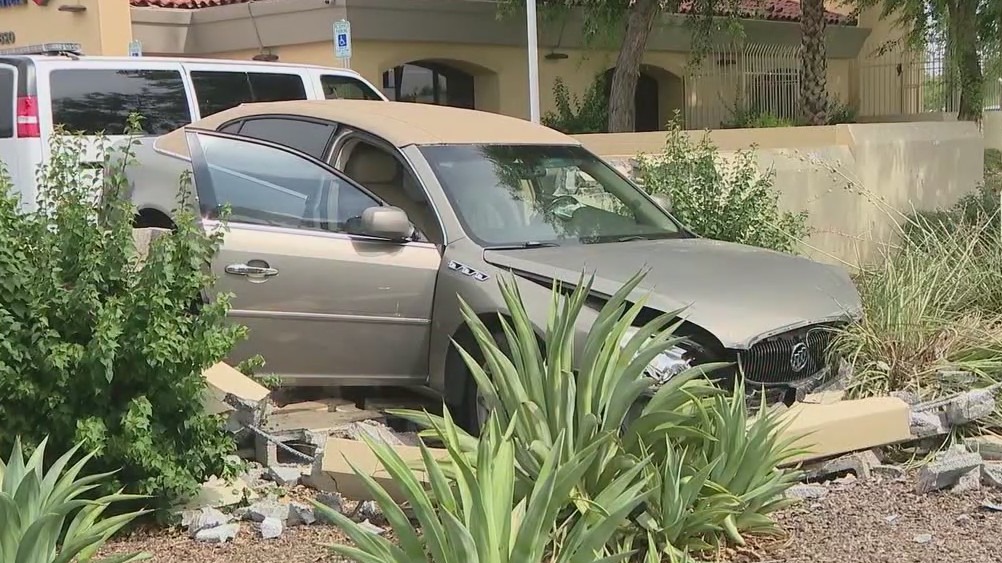 Two injured in multi-vehicle crash in Tempe | FOX 10 Phoenix