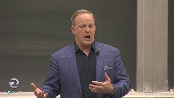 Sean Spicer speaks at Cal, advises students: 'Think before you tweet'