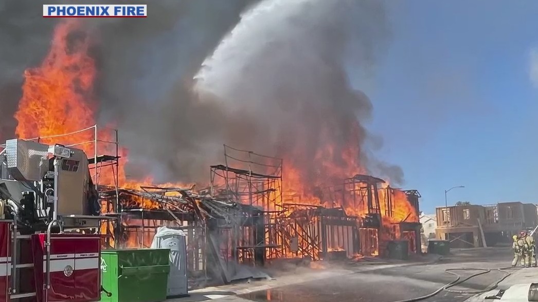 Homes under construction in North Phoenix go up in flames | FOX 10 Phoenix