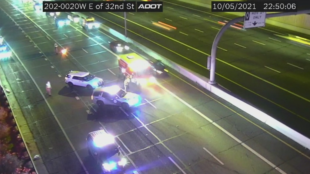 5 hurt in Loop 202 crash