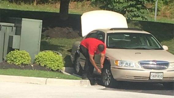 Chick-Fil-A manager changes WWII vet?s tire