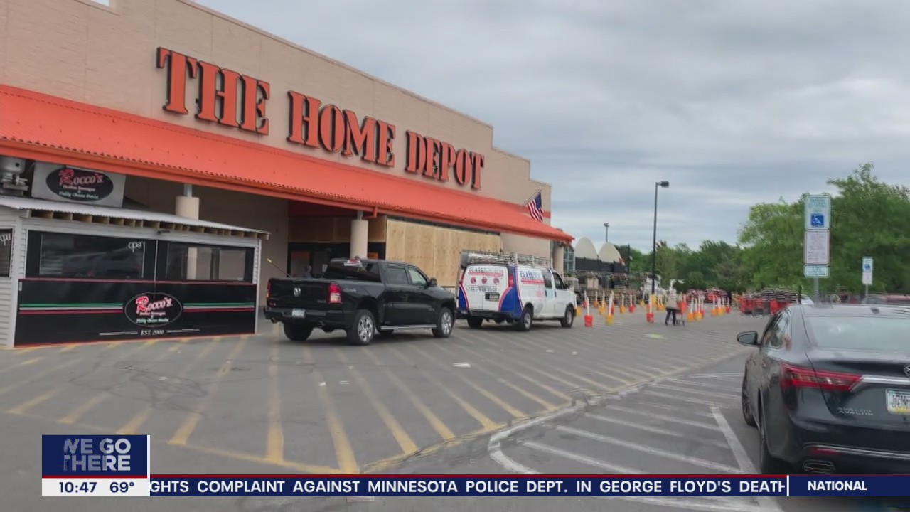 Northeast Philadelphia stores begin to board their stores to prevent looting