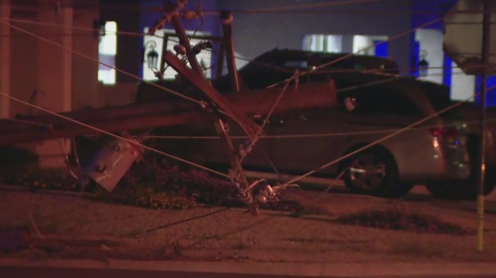 Crash takes down power lines in Mesa neighborhood