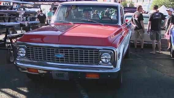 Dino's Git Down Car Show in Glendale