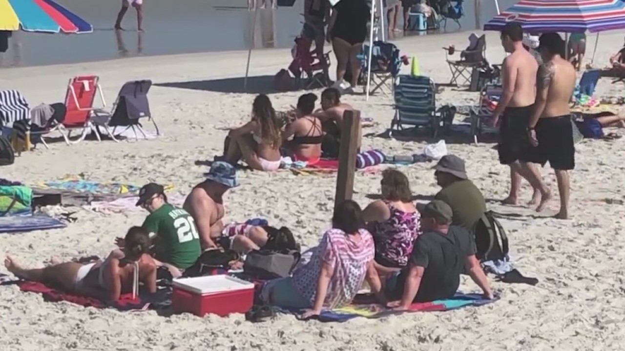 New Smyrna Beach packed with people despite coronavirus outbreak