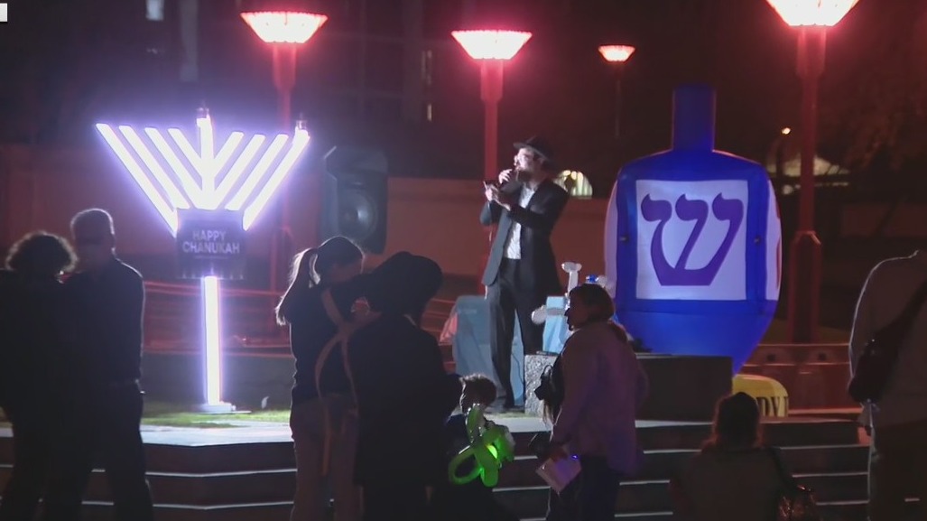 Menorah lighting in Phoenix kicks off the beginning of Hanukkah