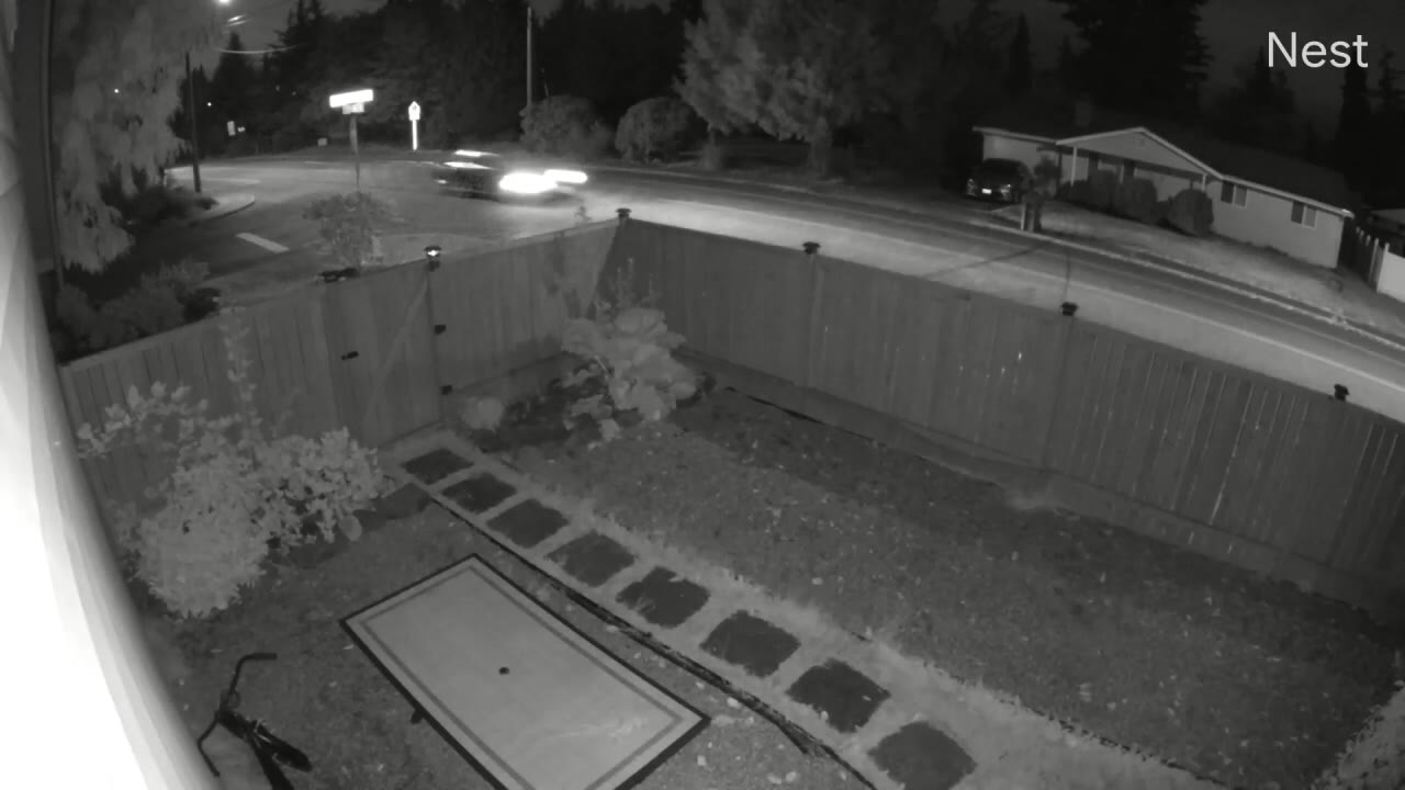 Suspect speeds away in Mountlake Terrace after woman shot outside her home