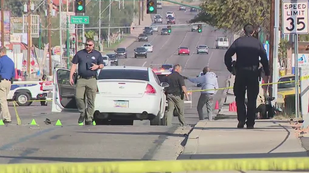 Man in wheelchair dies after being hit by car near north Phoenix ...