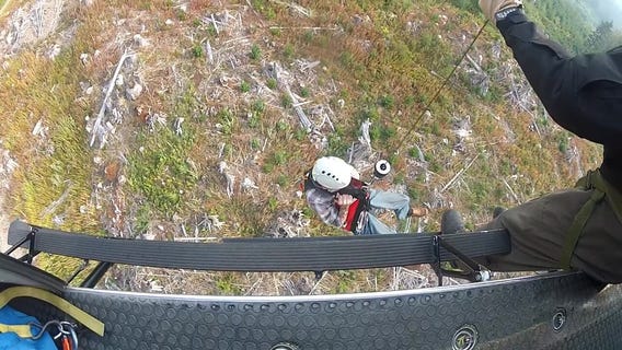 Video shows 2 men hoisted to safety after surviving plane crash in Washington state
