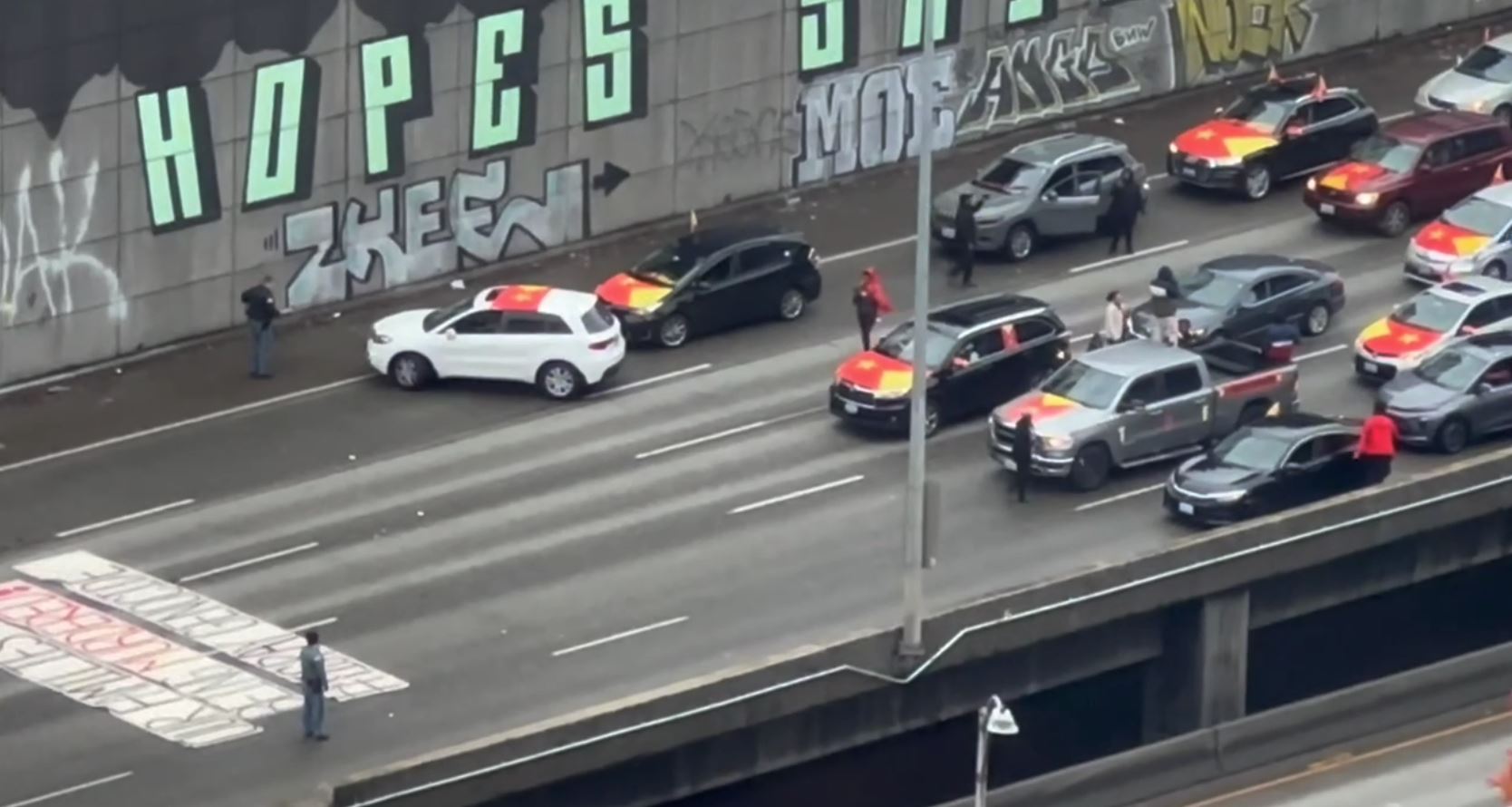 Protesters blocks all lanes of I-5 north in downtown Seattle | FOX 13 ...
