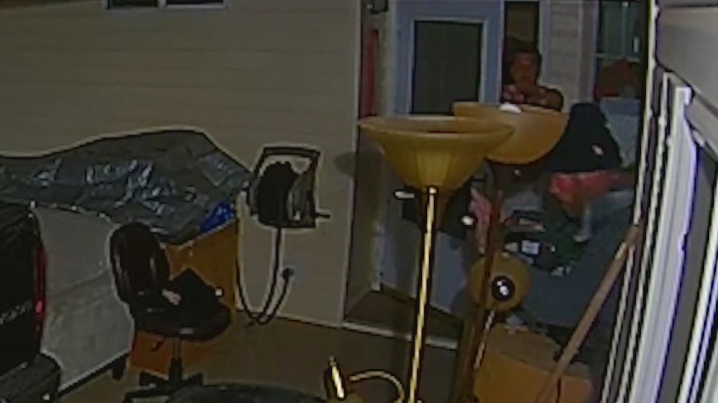 Suspected serial burglar caught on camera in Mesa | FOX 10 Phoenix