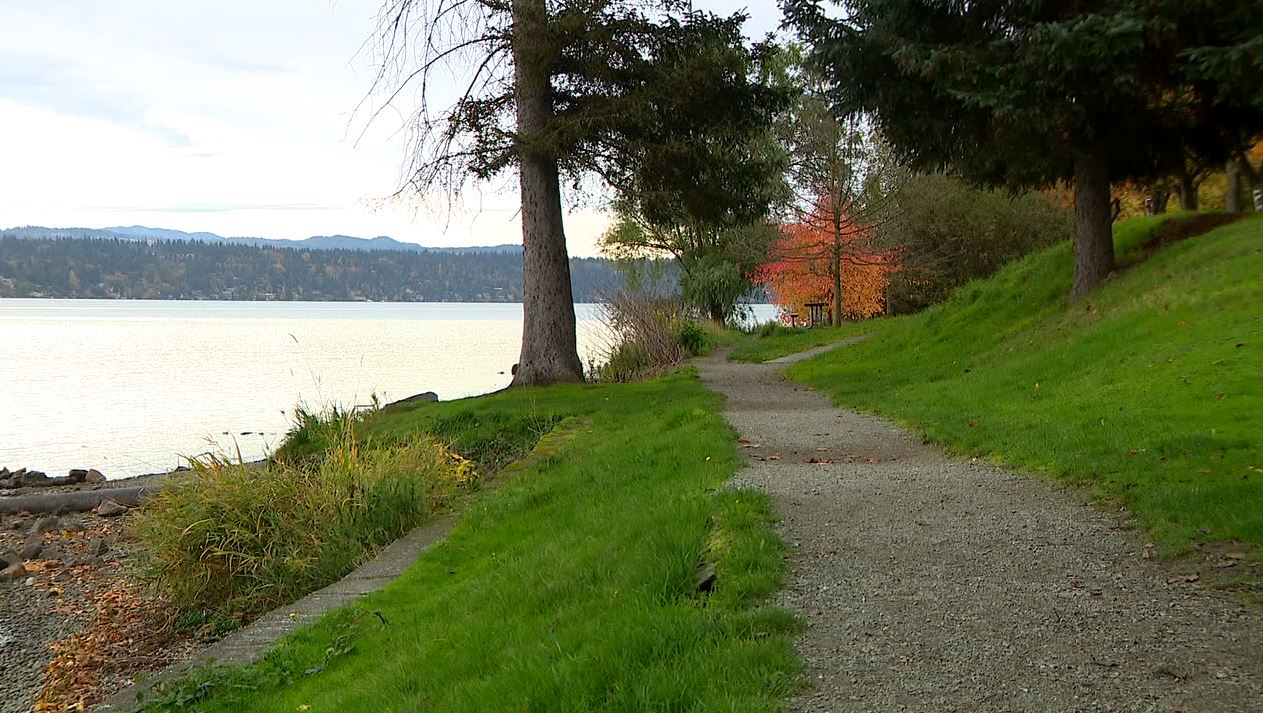 Gunman jumps from bushes, robbing women on popular Lake Washington Blvd. trail