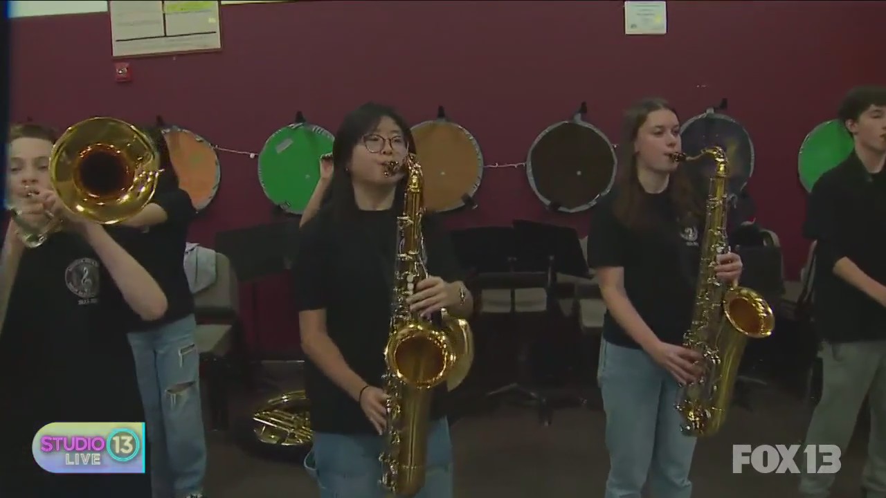 Mercer Island HS marching band gets ready for Macy's Parade
