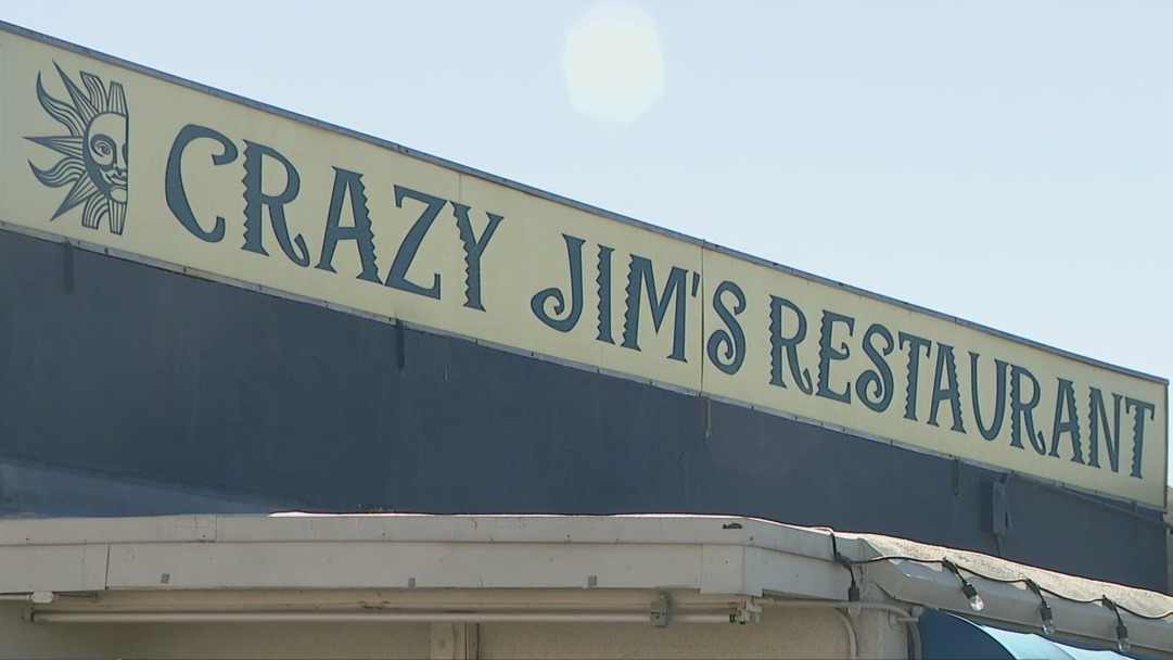 Phoenix restaurant closes its doors after more than 30 years in the business; patrons invited to bid farewell