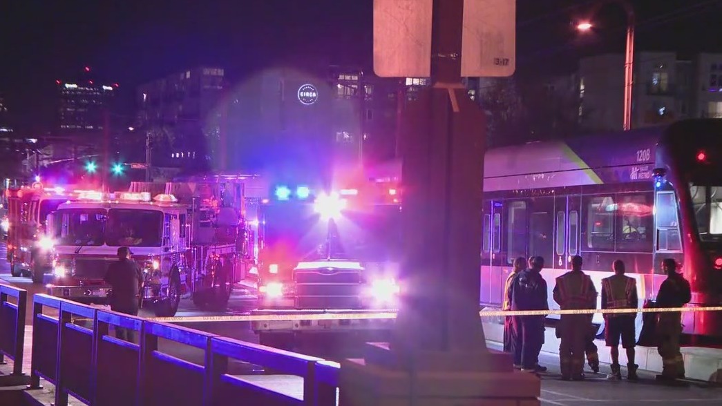 Pedestrian hit, killed by light rail near downtown Phoenix | FOX 10 Phoenix