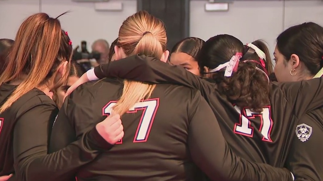 Goodyear volleyball team continues season after losing teammate in Texas crash