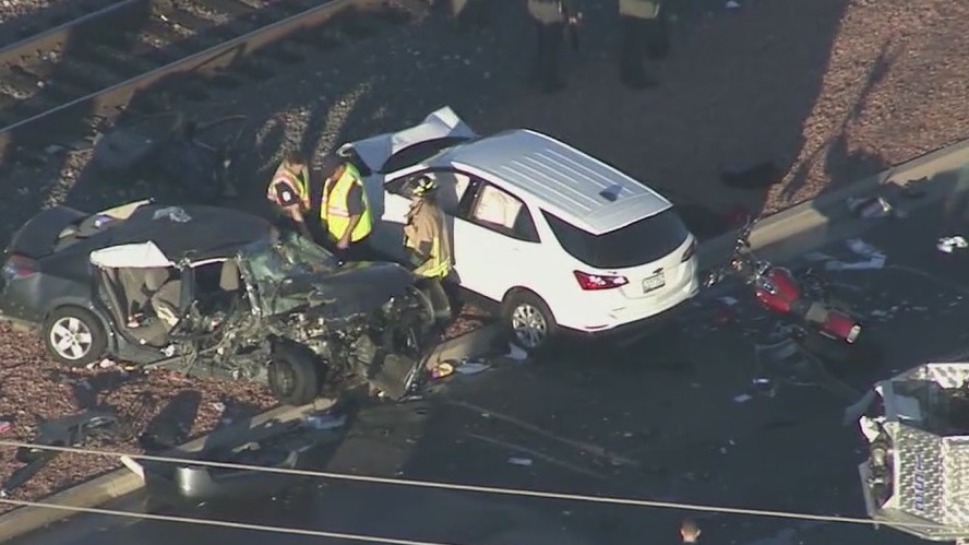 1 killed in multi-vehicle crash on Grand Avenue in Glendale | FOX 10 ...