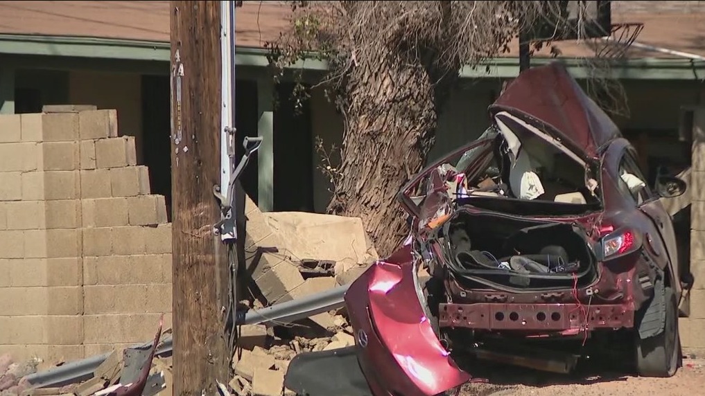 2 teens killed in north Phoenix crash | FOX 10 Phoenix