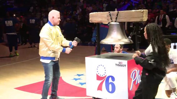 Mike Jerrick rings the 76ers bell