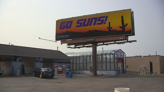 Bucks fans react to Suns billboard in Milwaukee