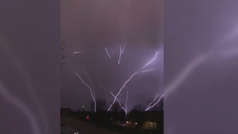 'Insane' upward lightning show spotted in Kansas