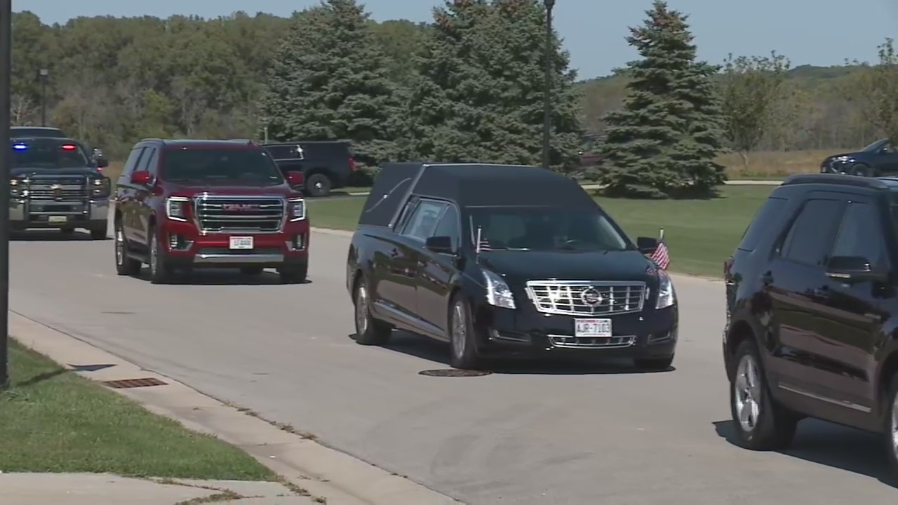 Procession after funeral of Fond du Lac officer who died from COVID