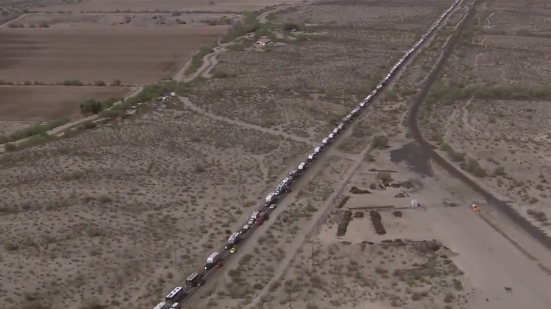 People lining up in Florence ahead of Country Thunder music festival
