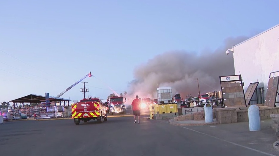 Massive fire breaks out at Mesa construction yard