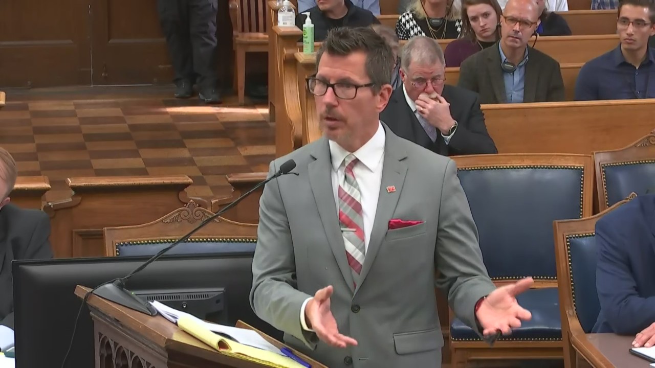 Kyle Rittenhouse trial: Prosecutors begin to question defendant, Rittenhouse