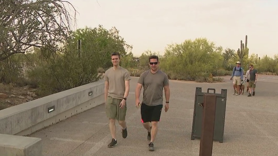 Hikers liking the cooler temperatures as Phoenix area experiences cooler weather