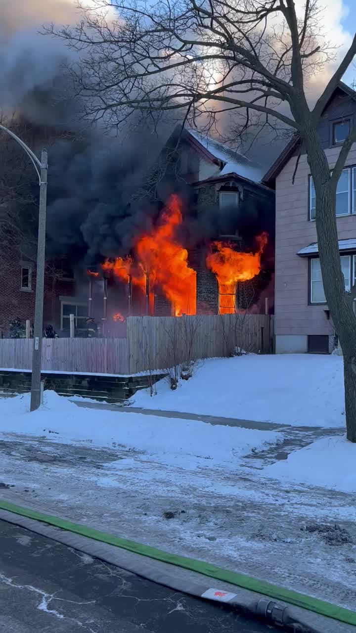 Milwaukee fire injures mother, toddler