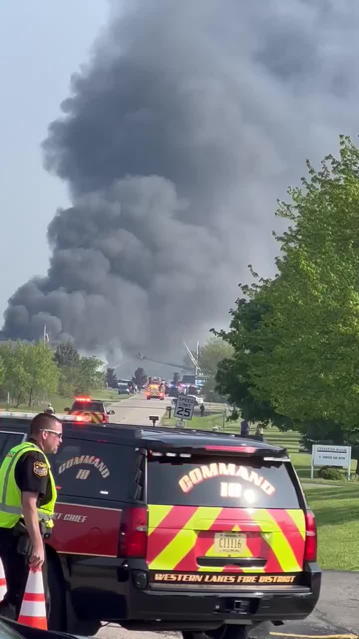 Fire, explosion at Summerset Marine in Eagle (Credit: Jessica Berginz)