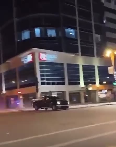 Phone video of pursuit, shootout with Milwaukee police (Credit: Jacob Hill)