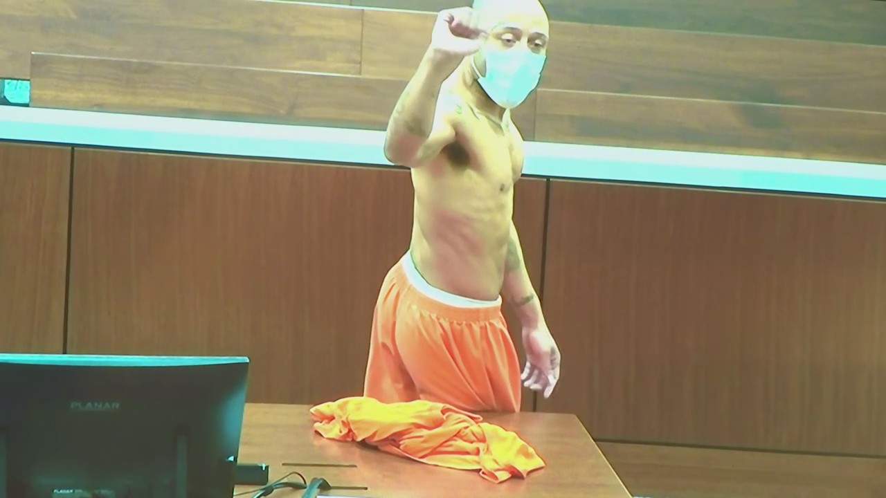 Darrell Brooks trial: Defendant shirtless after being removed from main courtroom