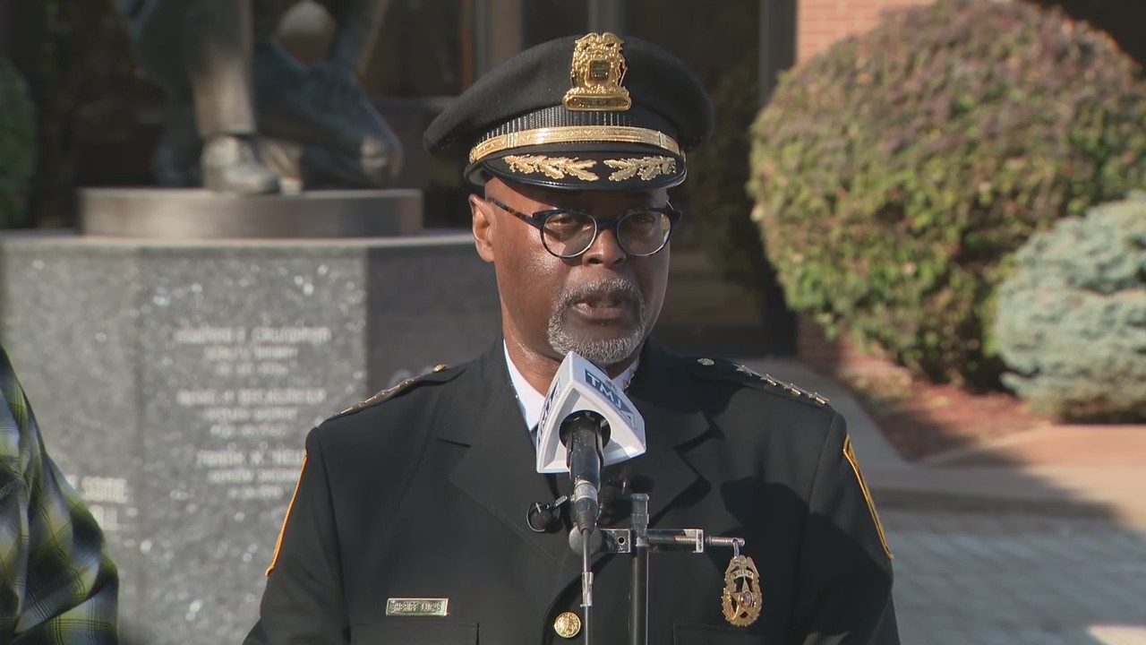 Milwaukee County Sheriff Earnell Lucas; last day on job, gift to fallen deputies memorial