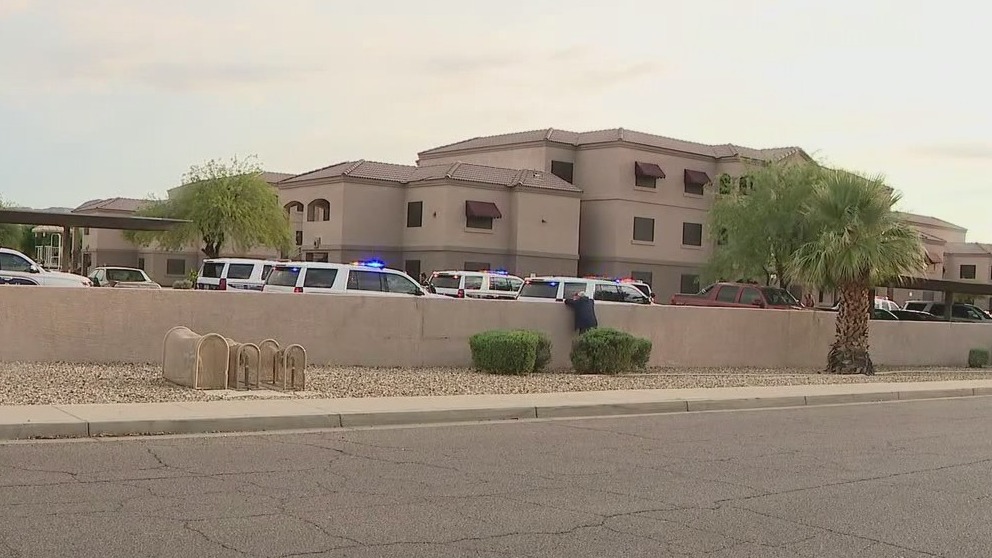 Woman and teenager shot in south Phoenix | FOX 10 Phoenix