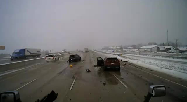 Crash closes I-41 NB in Racine County