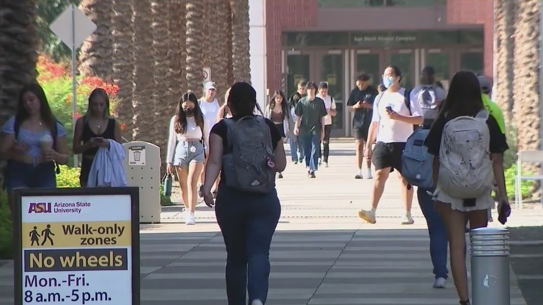 Student Loan forgiveness: College students in Phoenix area react to President Biden's announcement