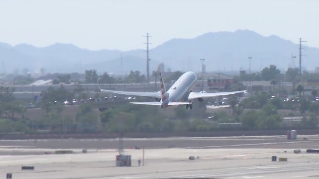 Travelers head to Sky Harbor as Labor Day weekend begins