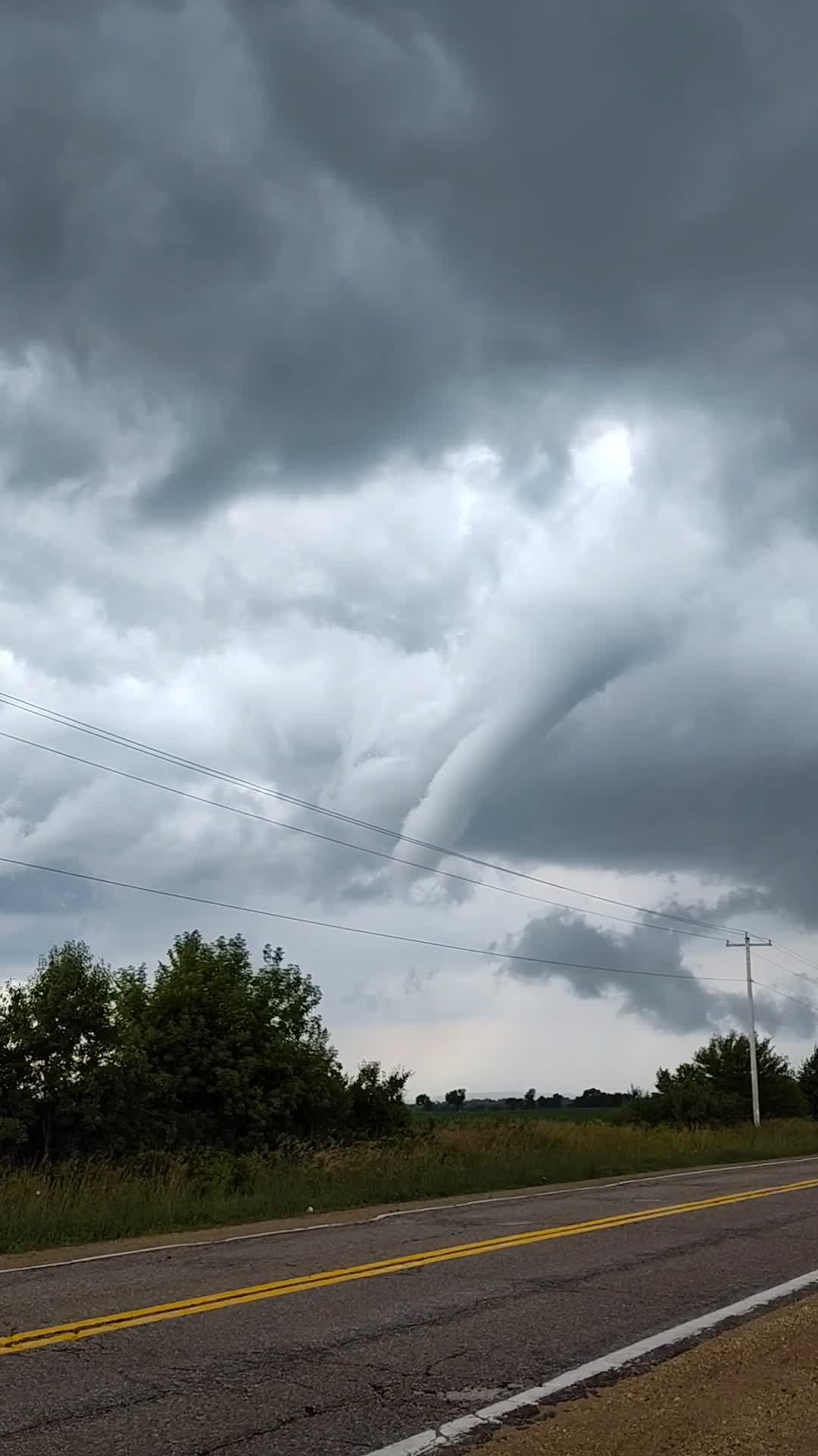 Funnl cloud near Clinton