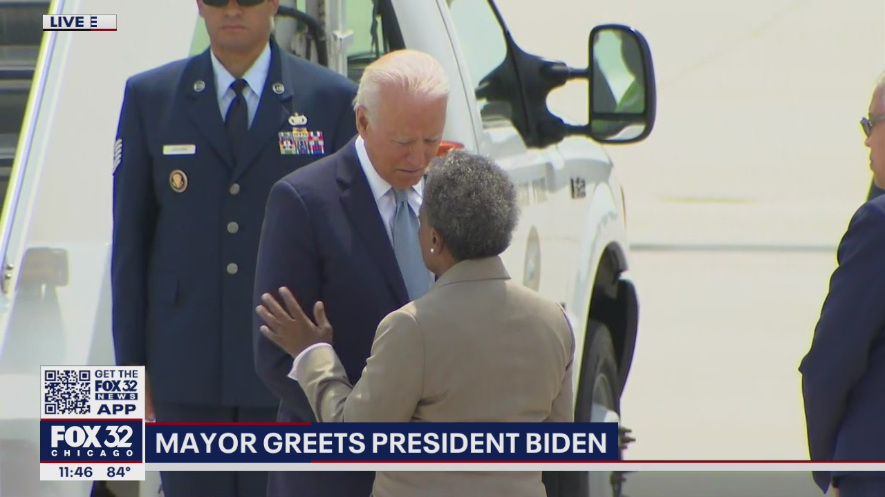 Mayor Lightfoot greets President Biden at O'Hare Airport