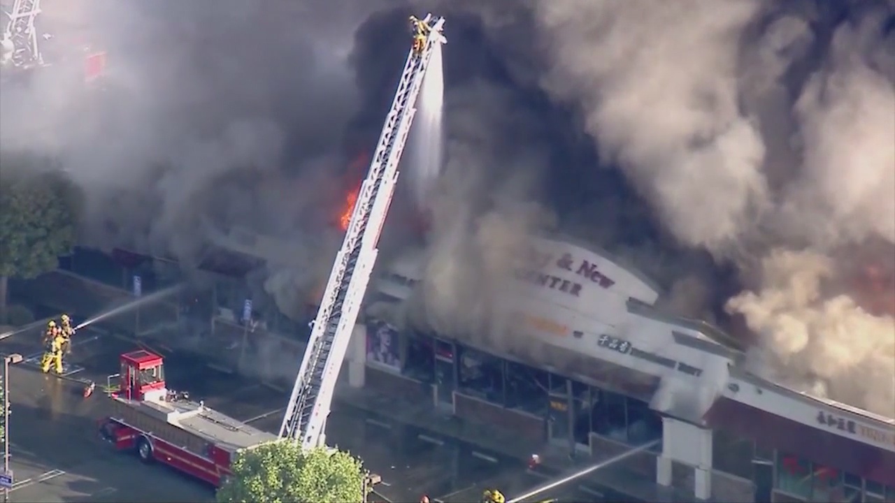 Fire damages strip mall in San Gabriel area