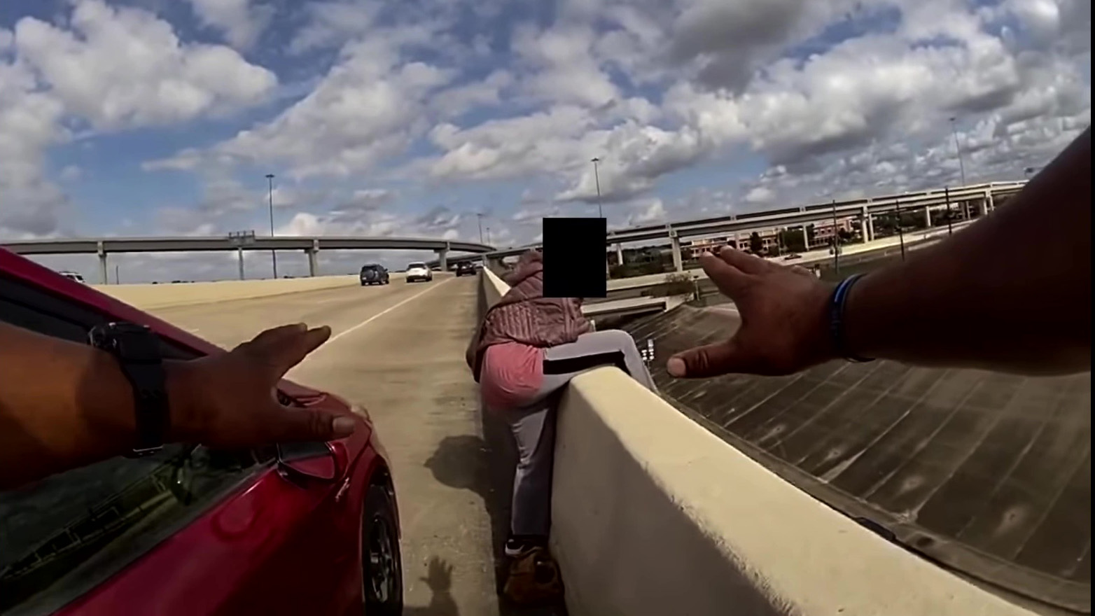 Fort Bend County deputy pulls woman back from ledge of overpass
